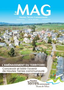 HTC - Mag Juin 2024 L'aménagement du territoire : Concevoir et bâtir l'avenir de Hautes Terres Communauté Chalinargues vue du ciel